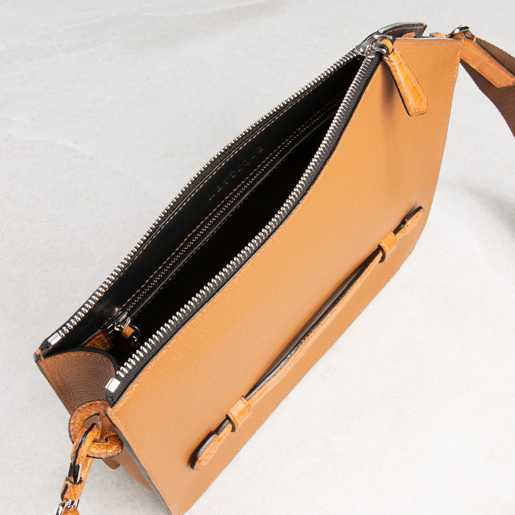 Pochette Q