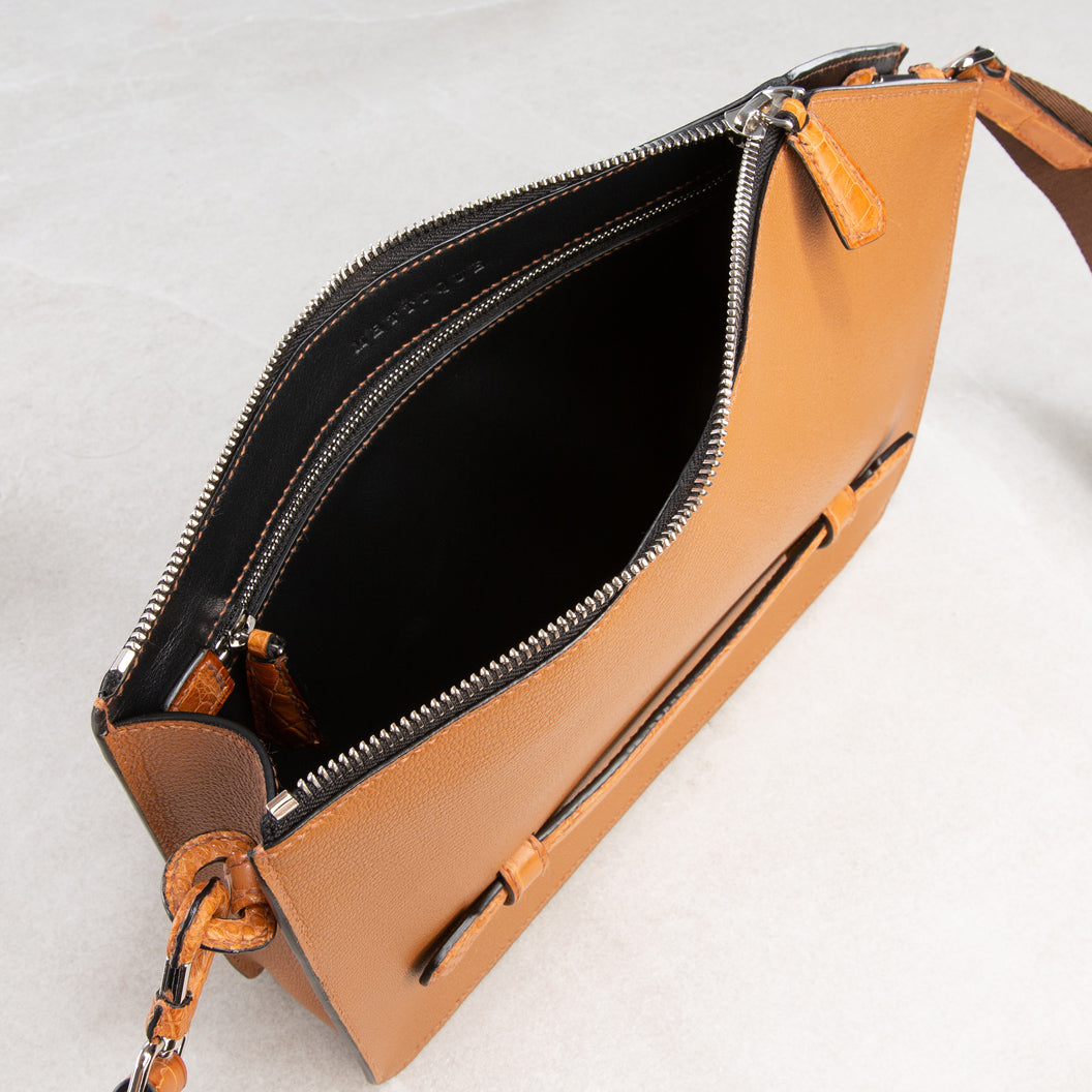 Pochette Q
