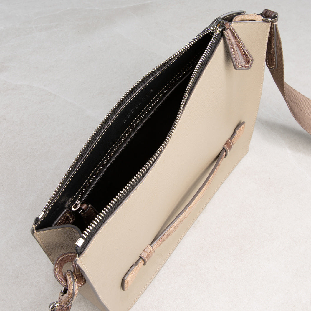 Pochette Q