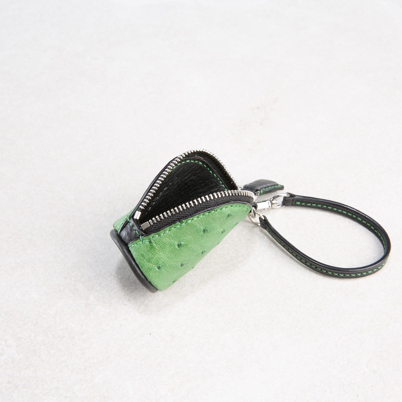 Pelle (small)