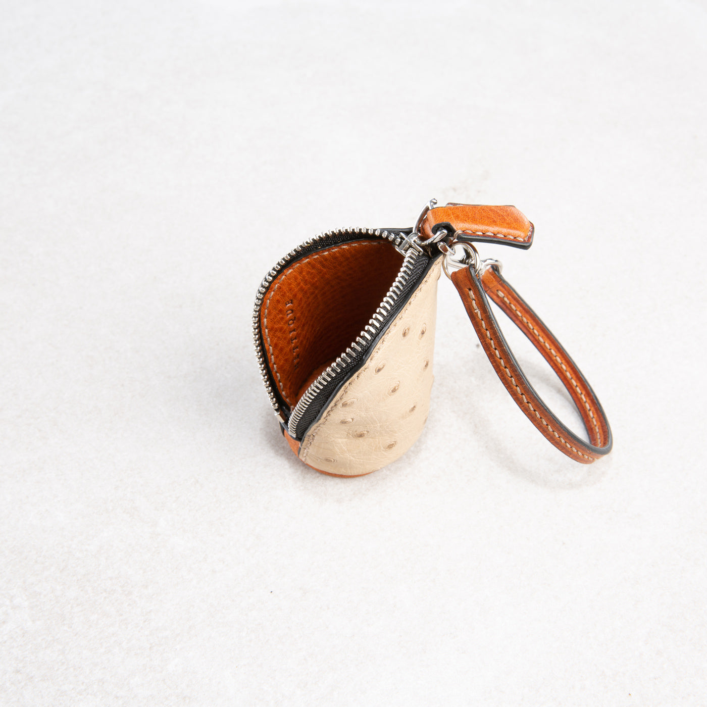 Pelle (small)