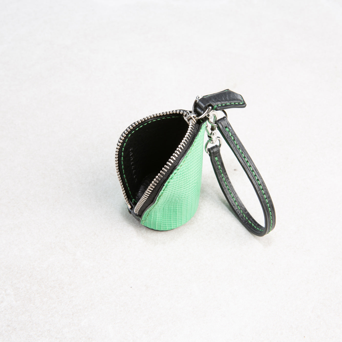Pelle (small)