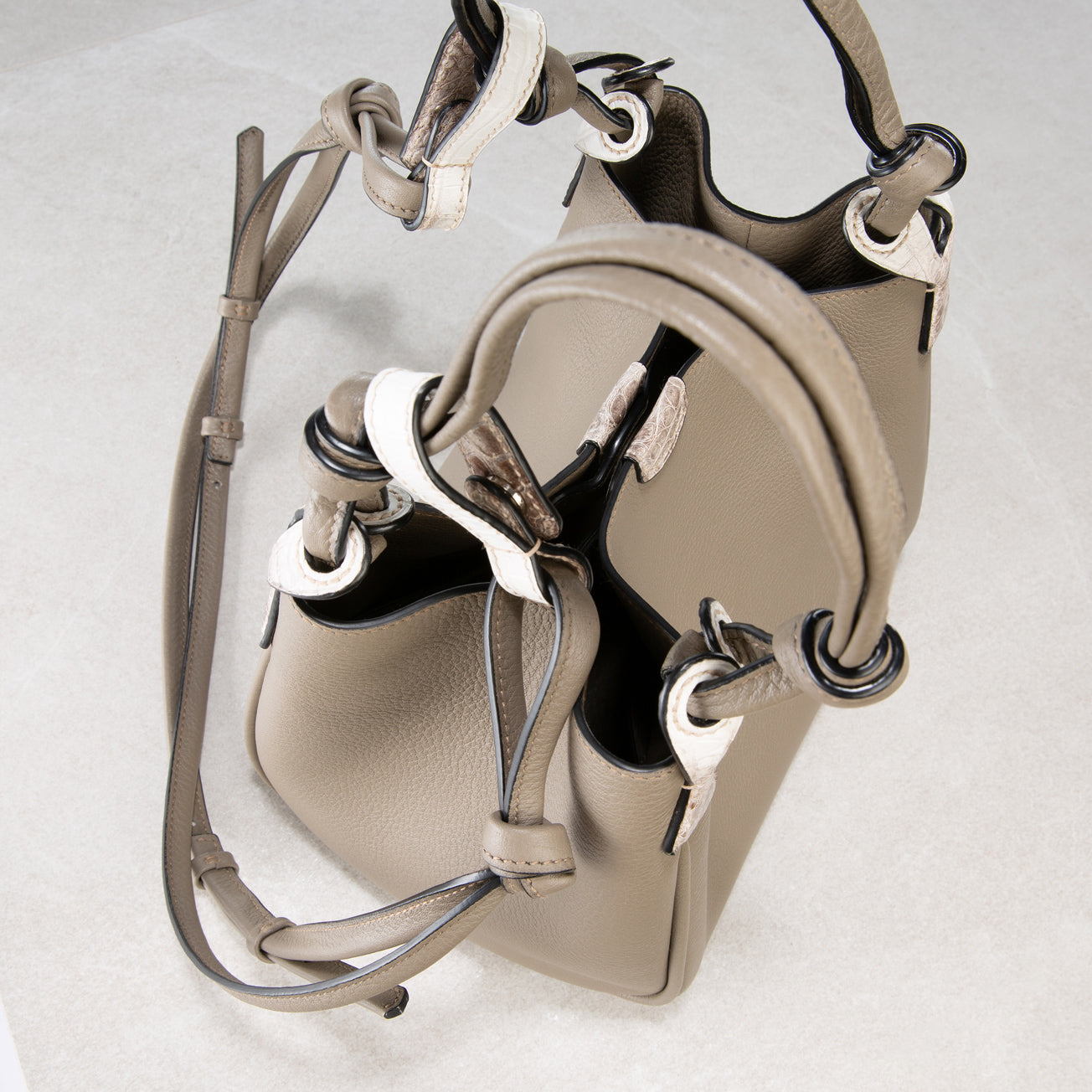 Vetra Bucket