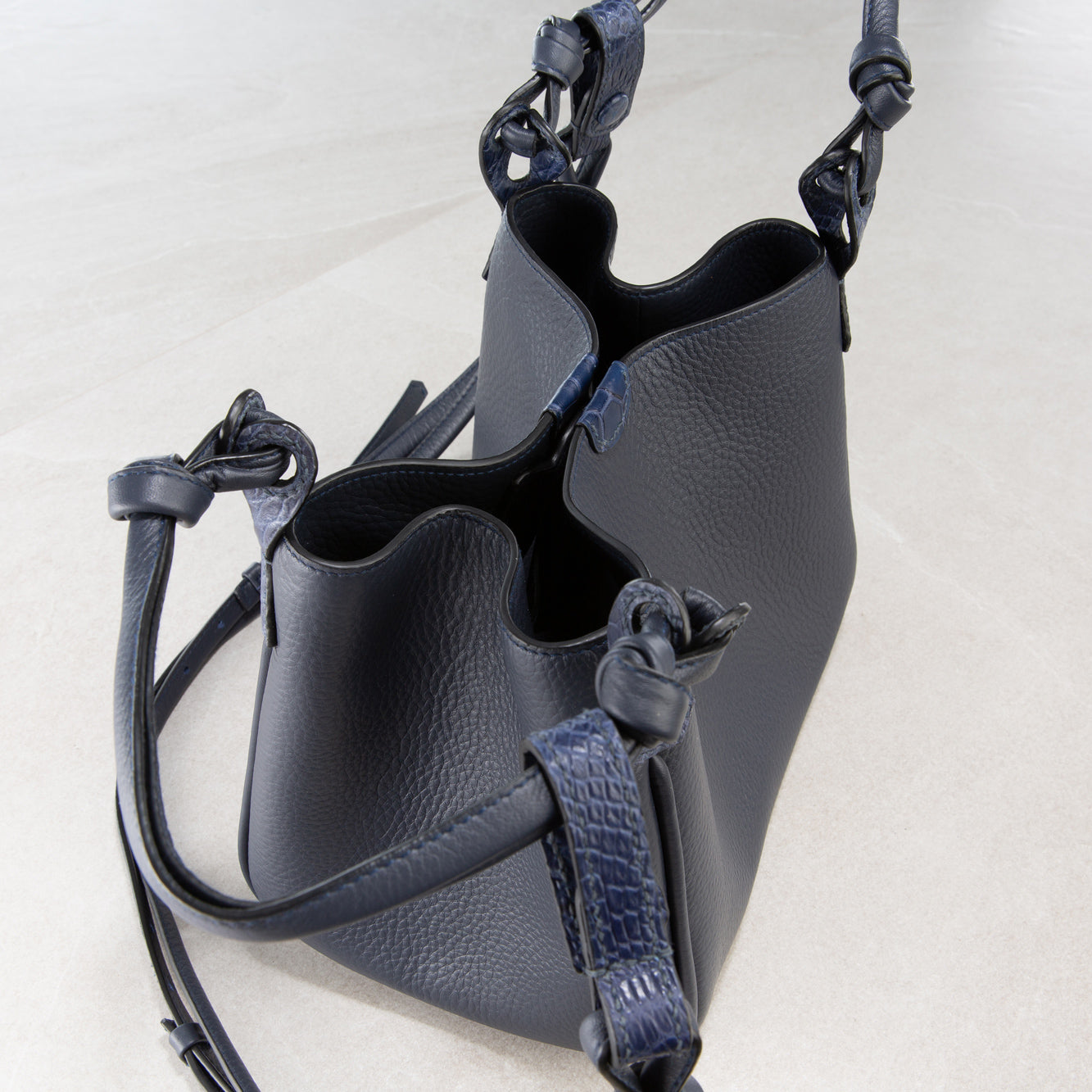Vetra Bucket