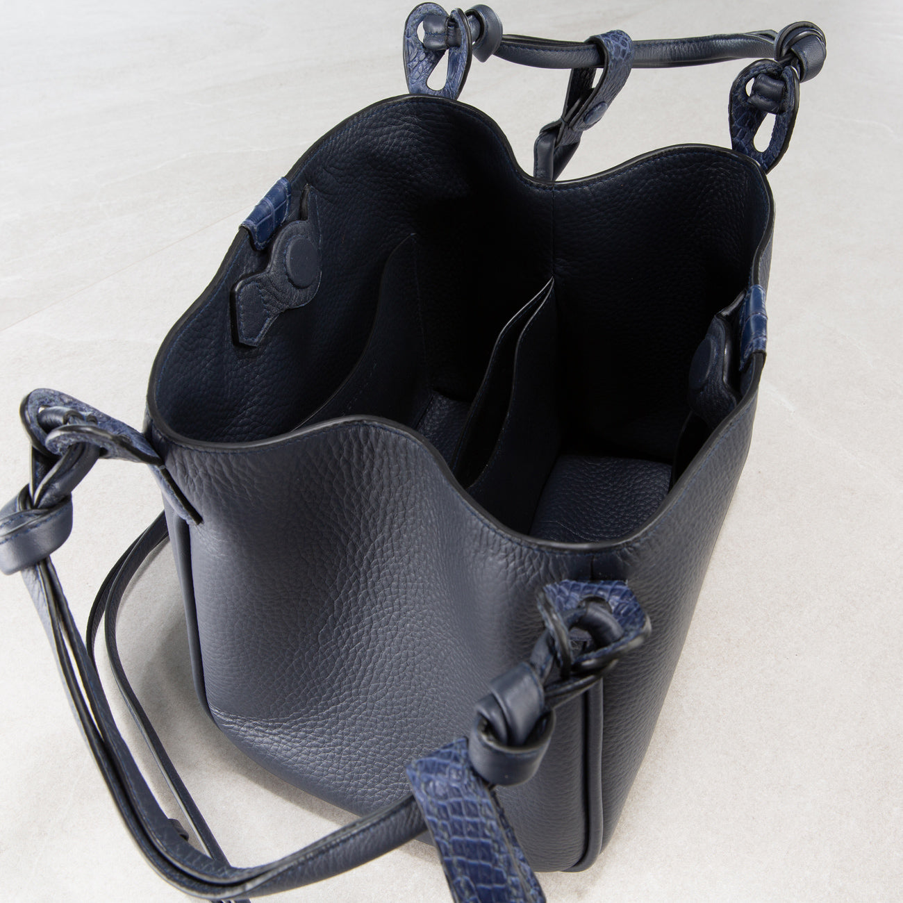 Vetra Bucket