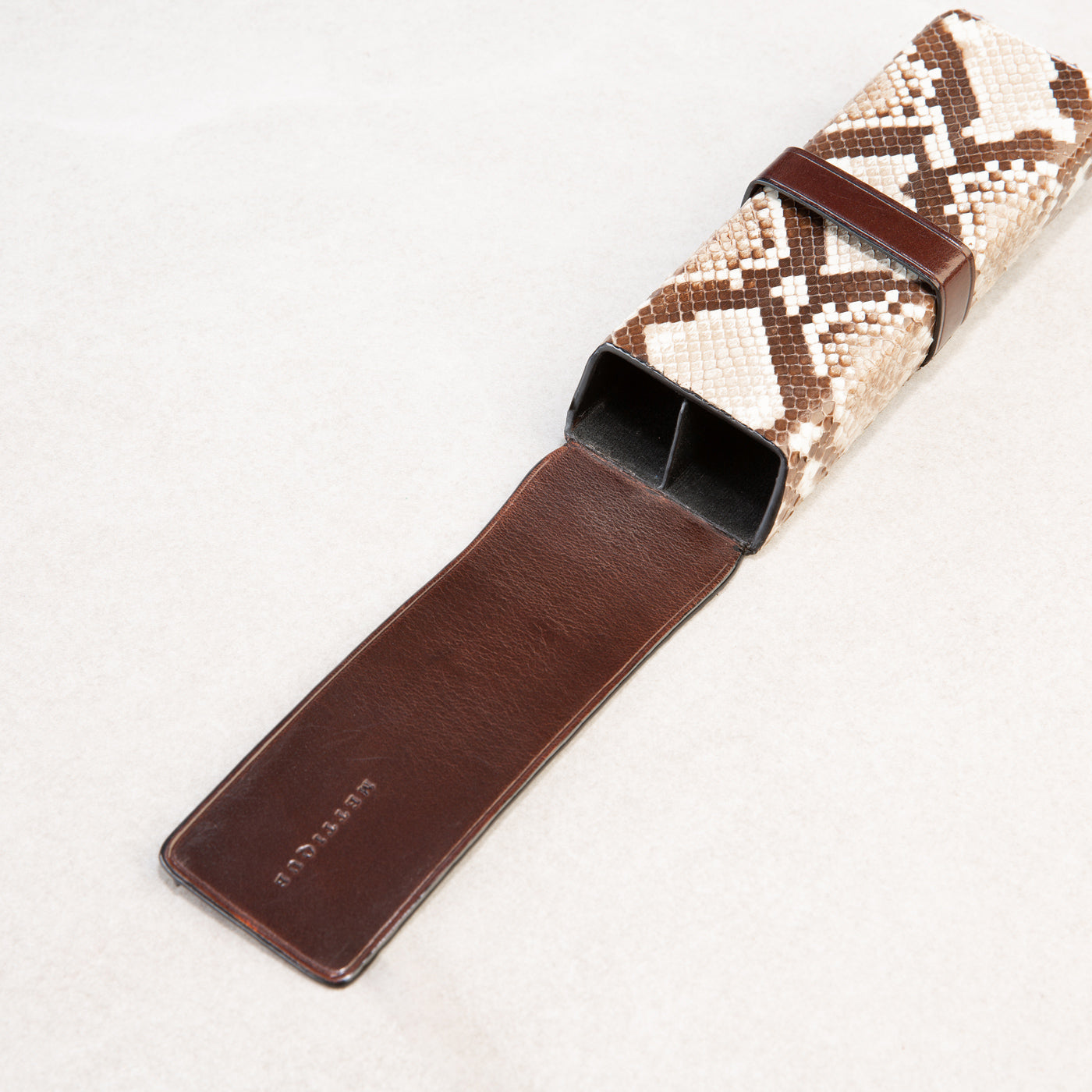 Plugam pen case (D)