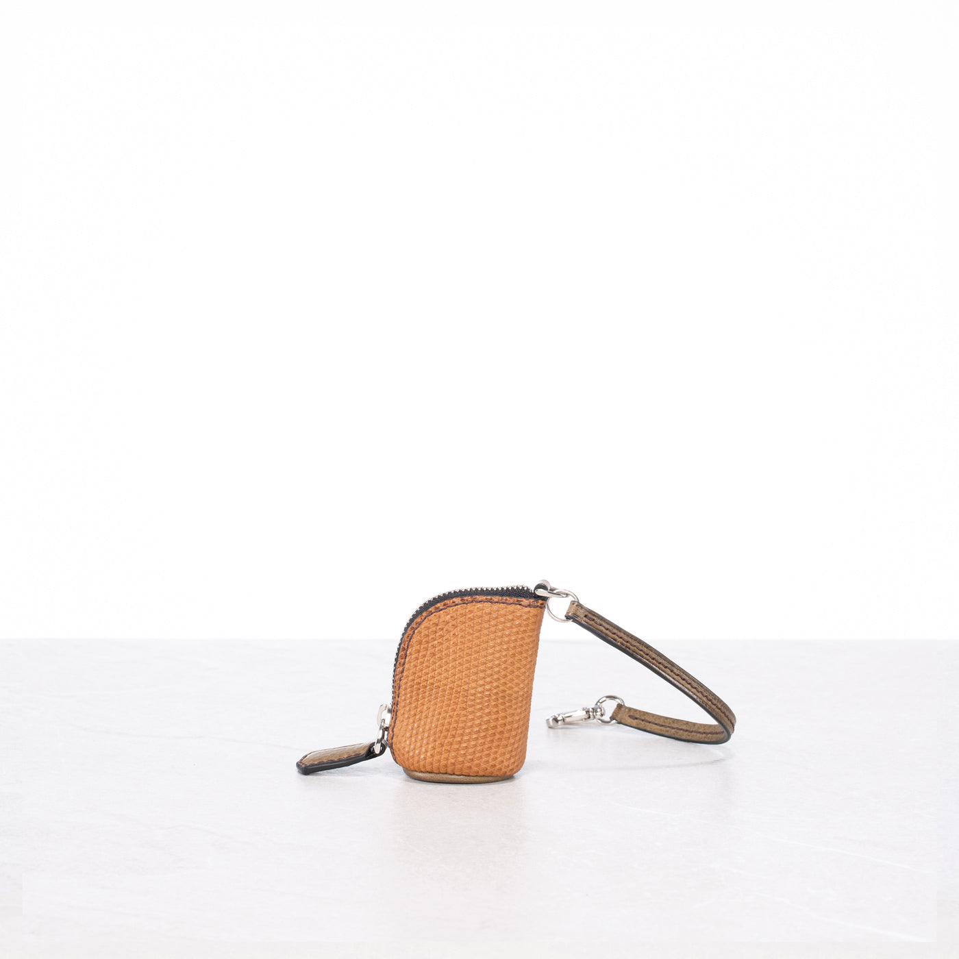 Pelle (small)