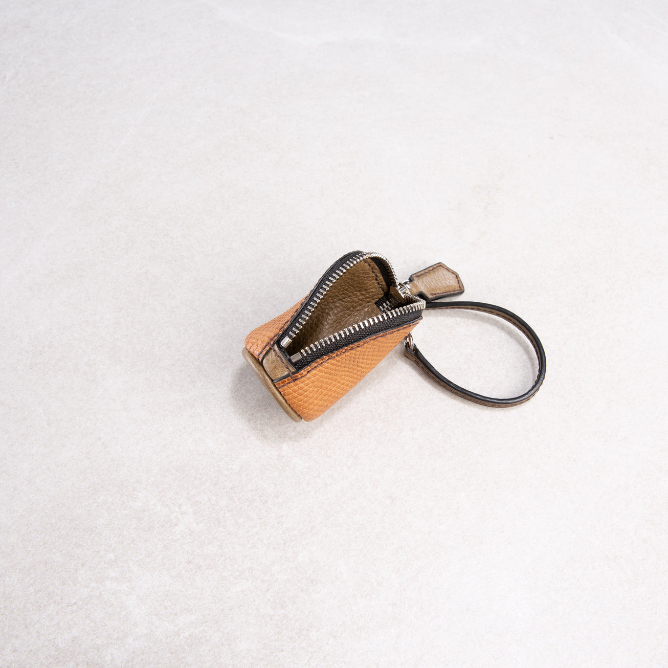 Pelle (small)
