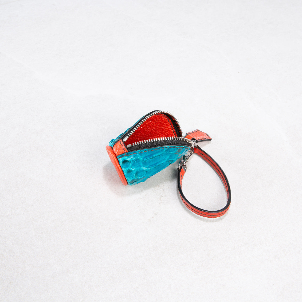 Pelle (small)