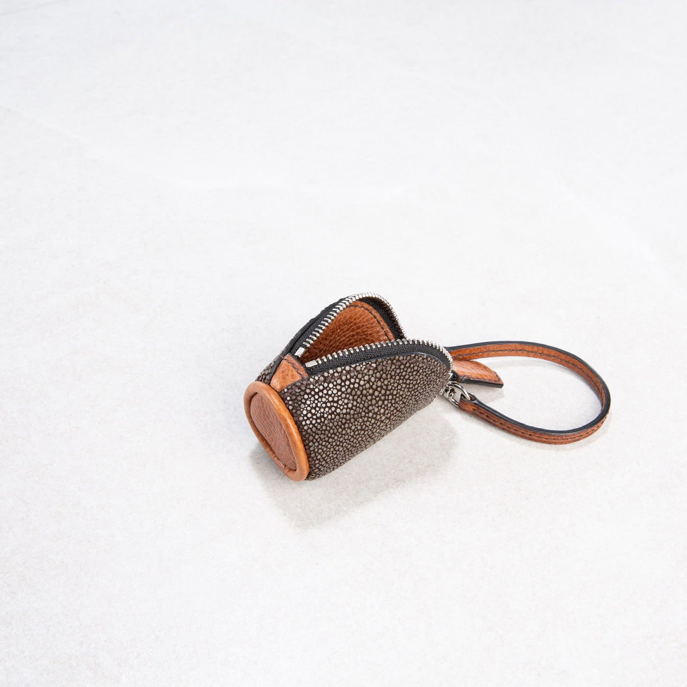 Pelle (small)