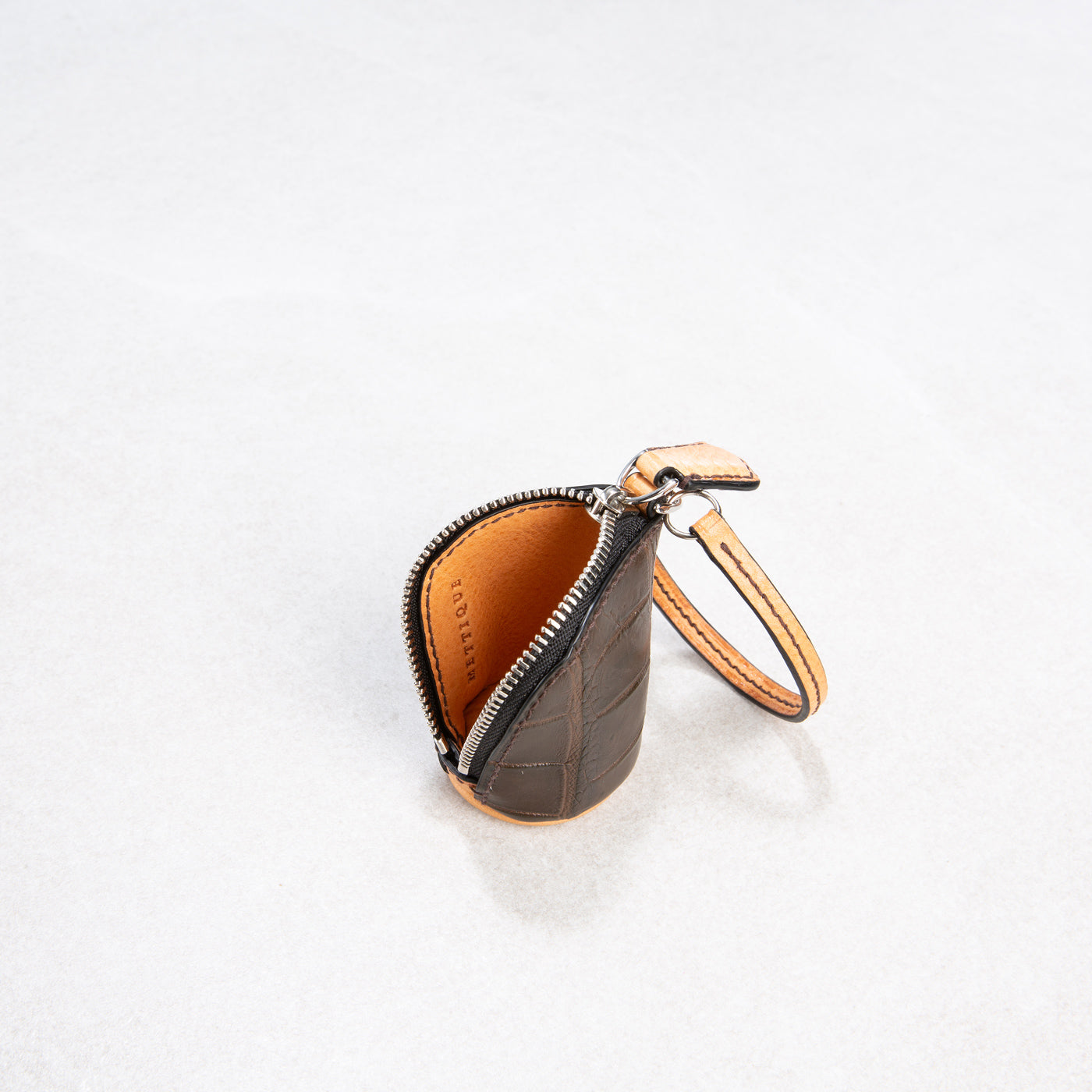 Pelle (small)