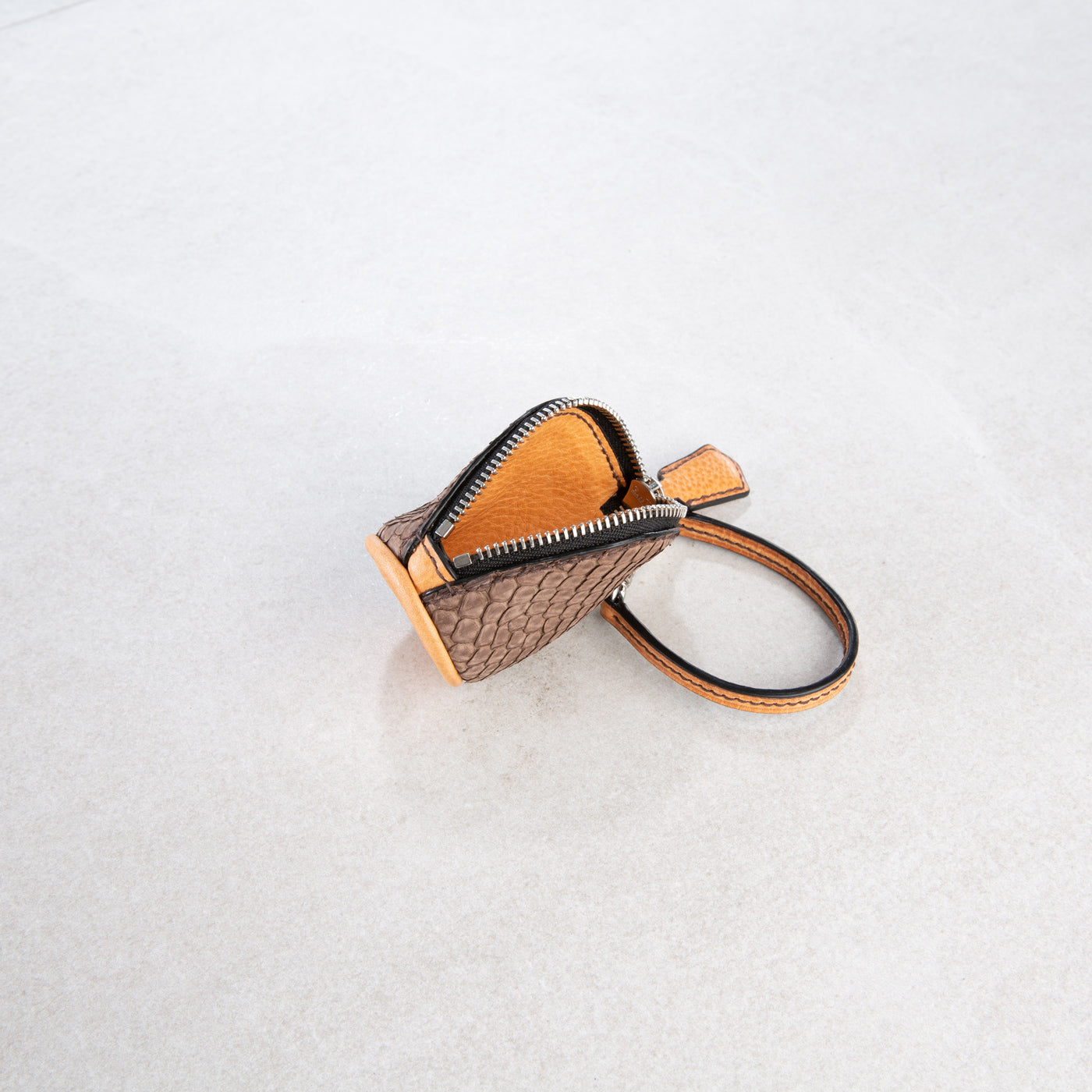 Pelle (small)