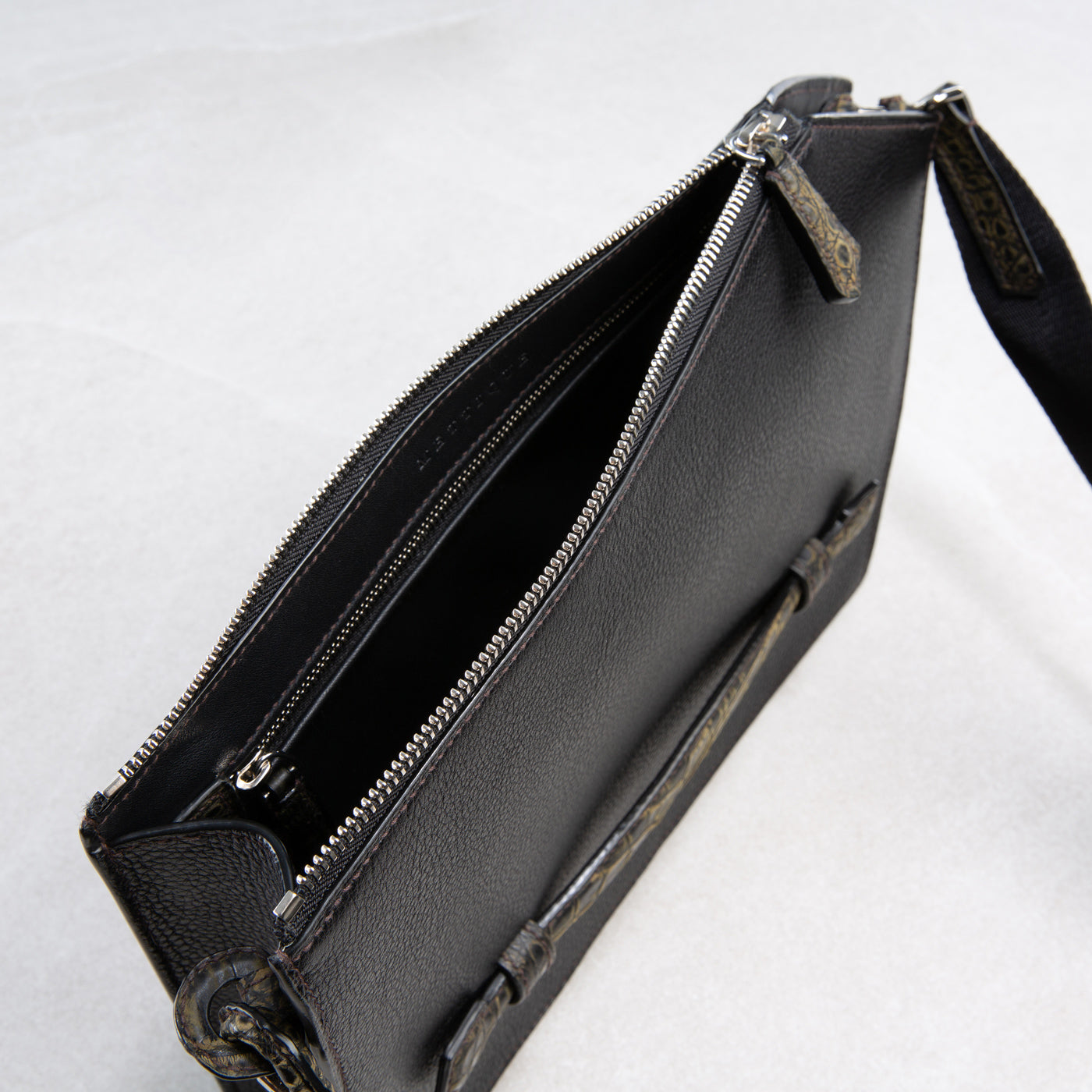 Pochette Q