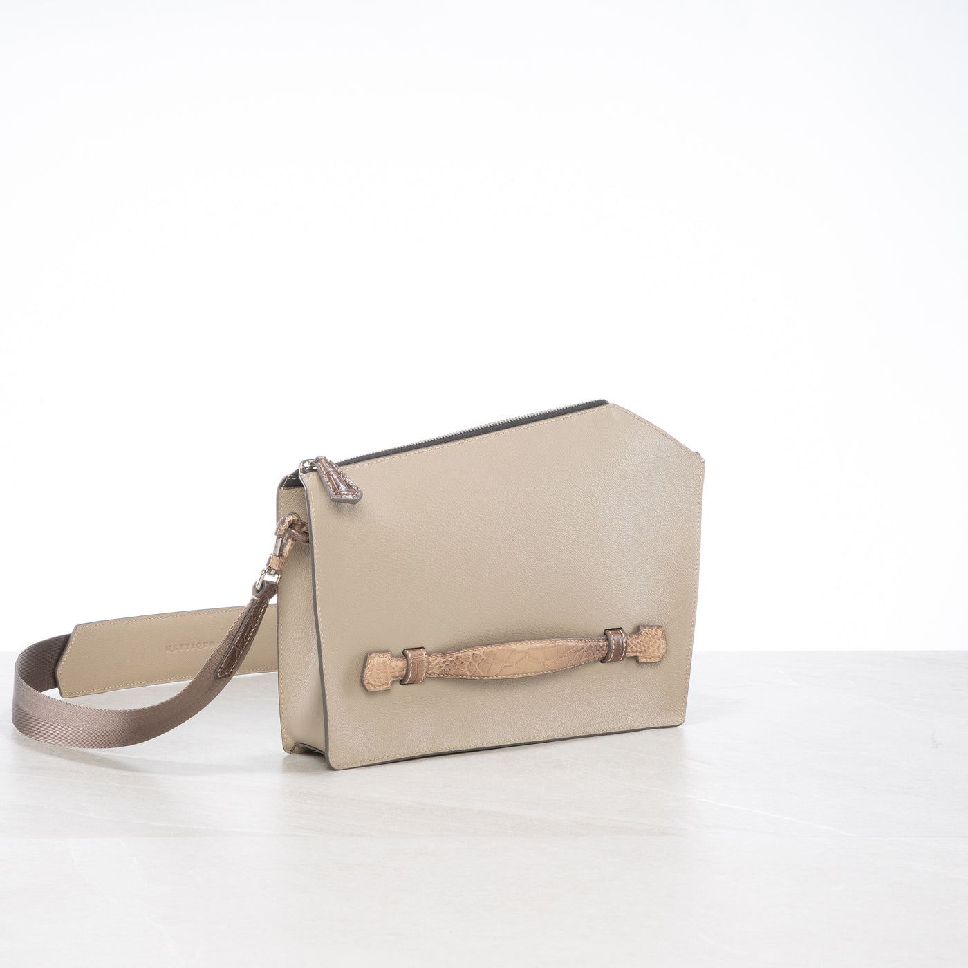 Pochette Q