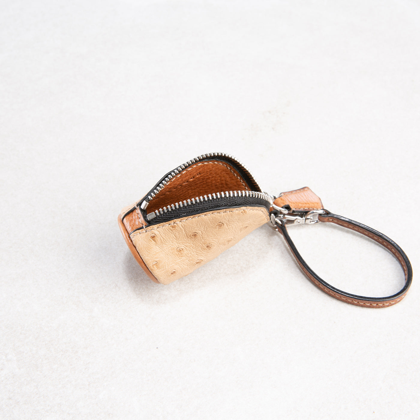 Pelle (small)