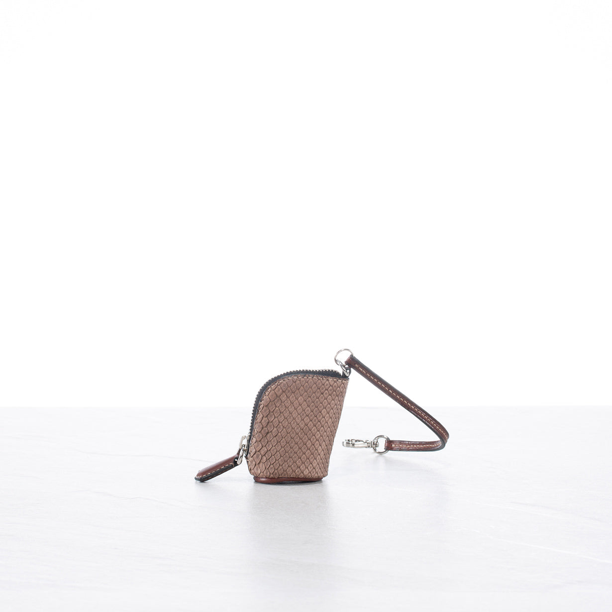 Pelle (small)