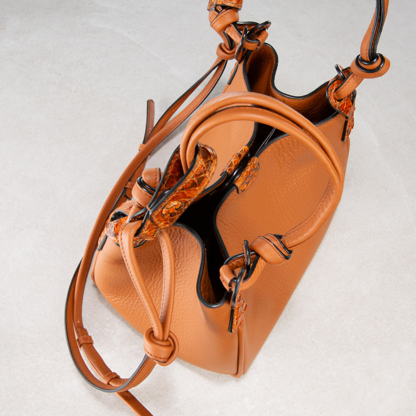 Vetra Bucket