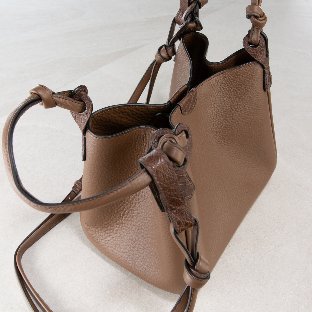Vetra Bucket