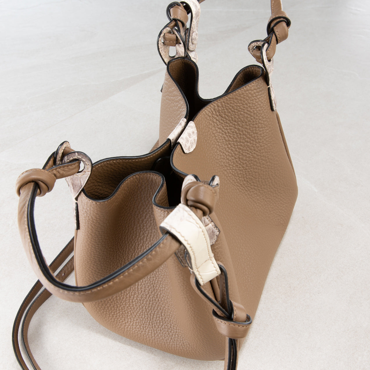 Vetra Bucket