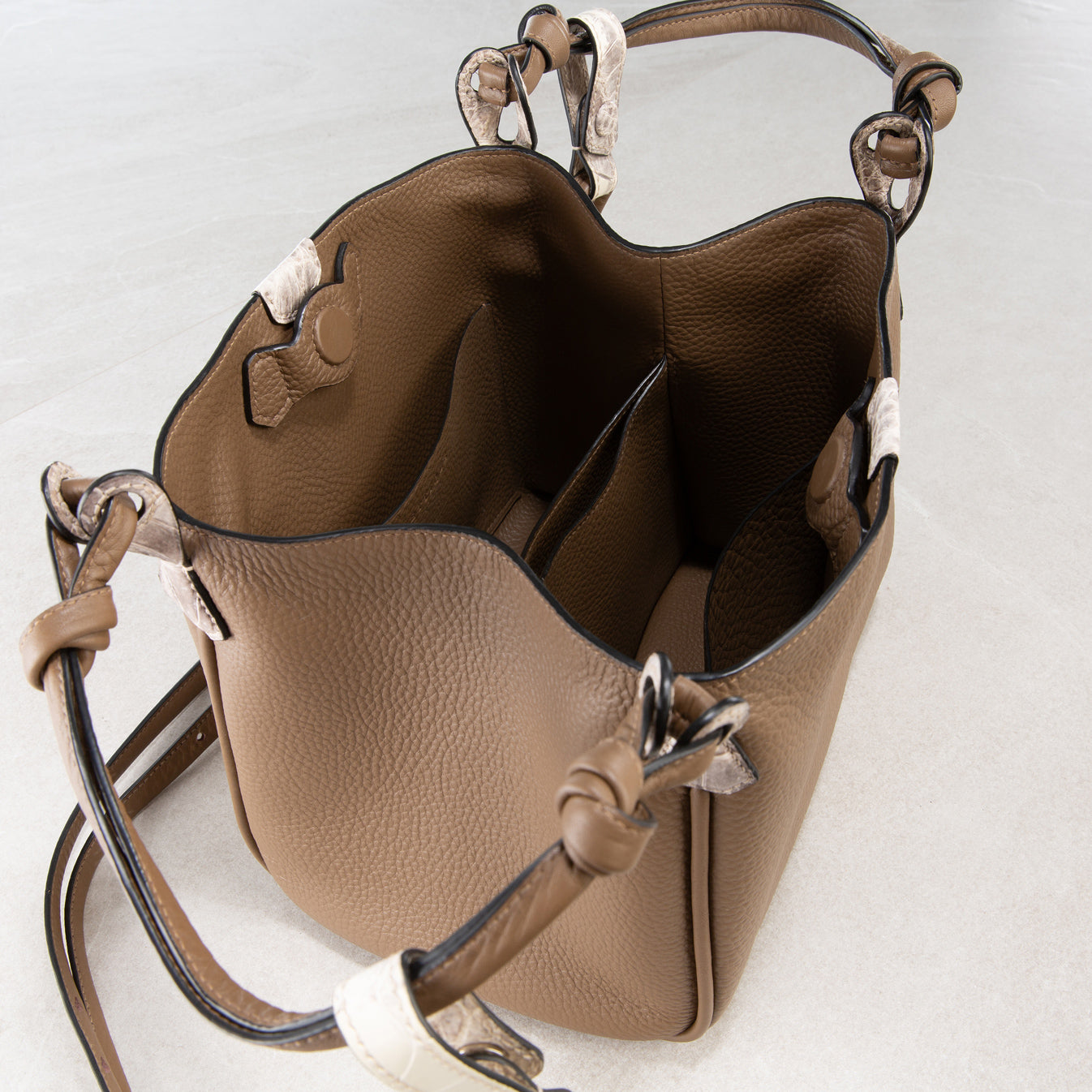 Vetra Bucket