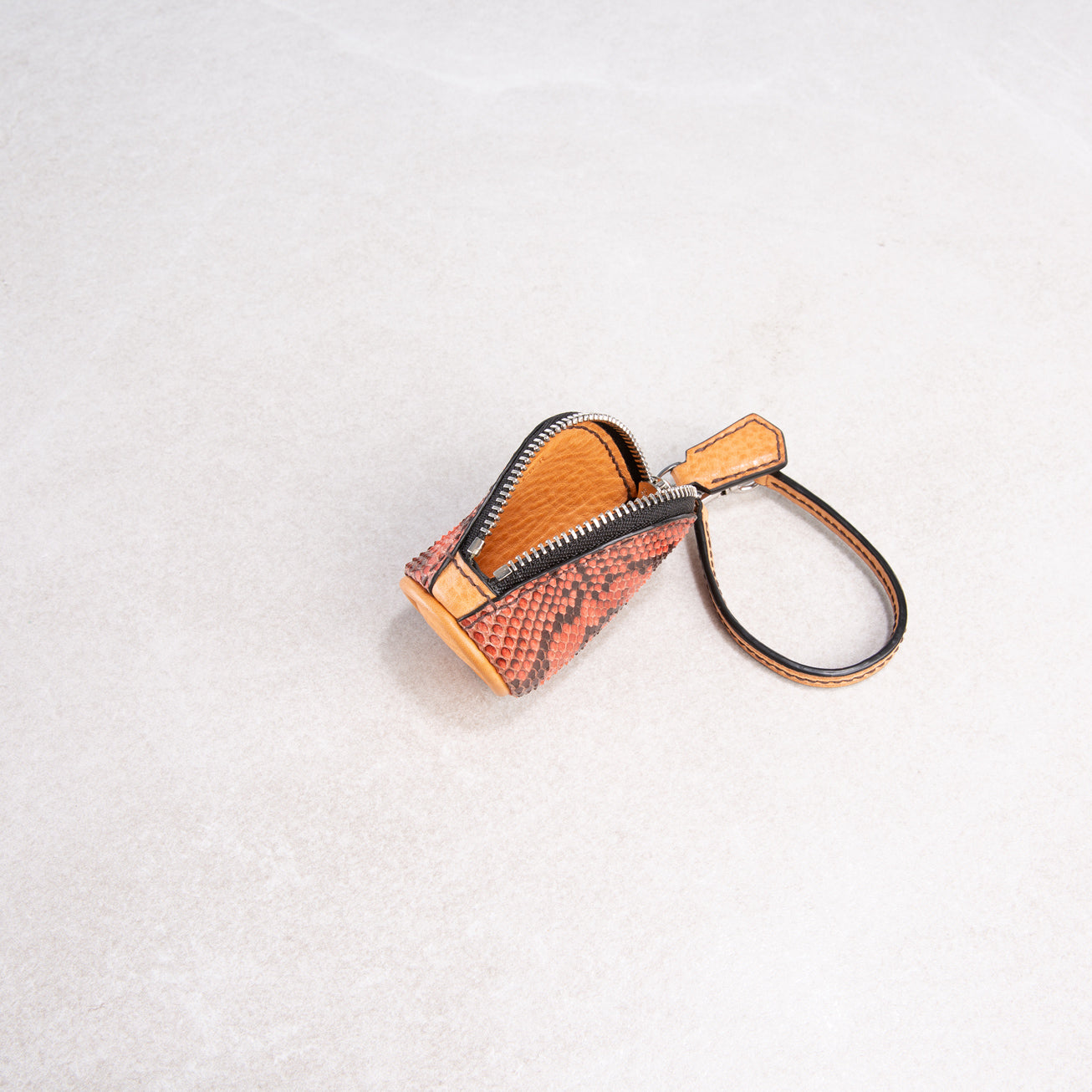 Pelle (small)