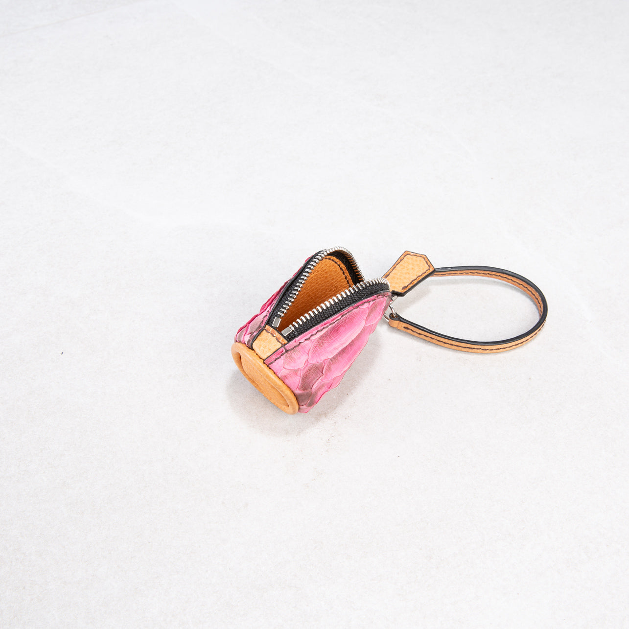 Pelle (small)
