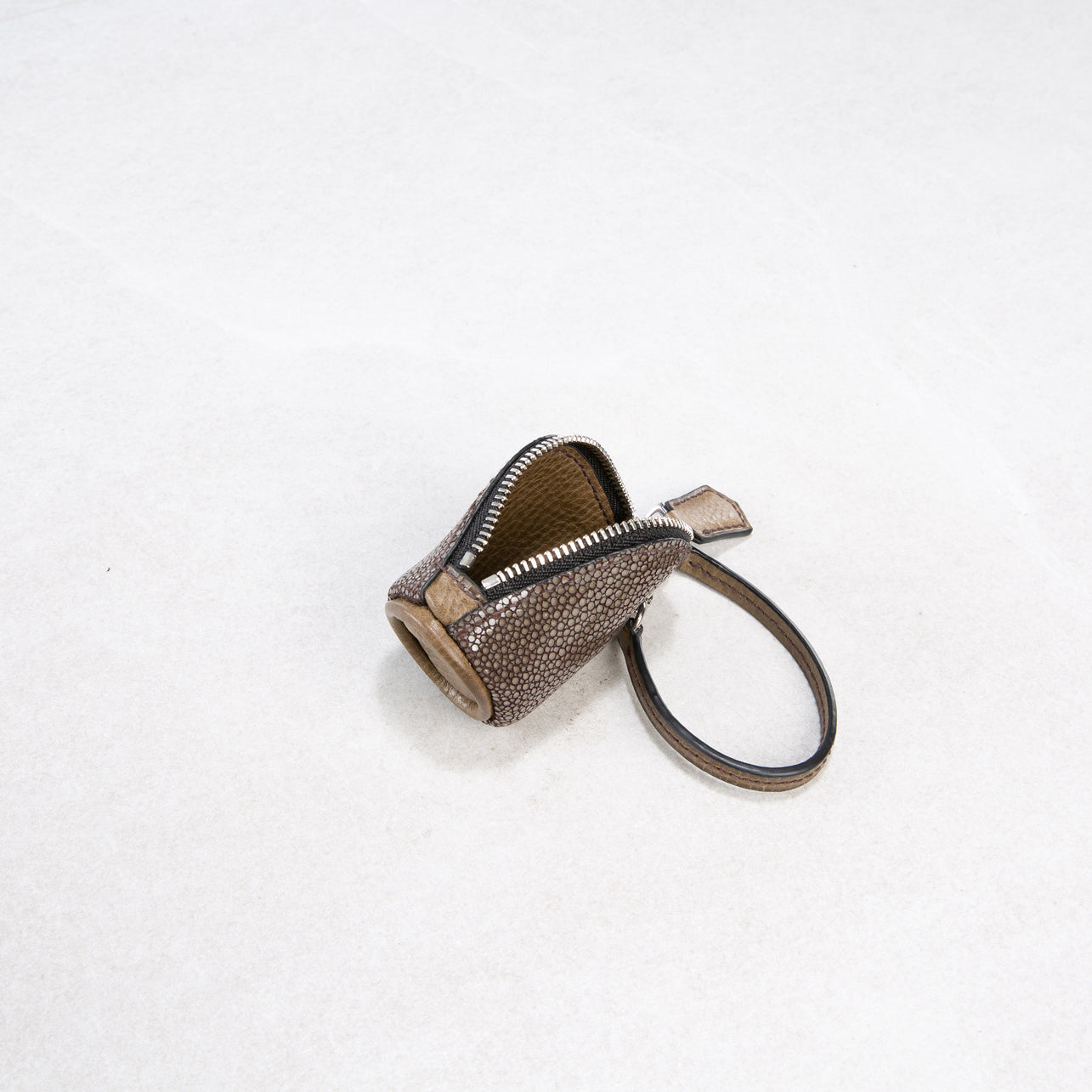 Pelle (small)