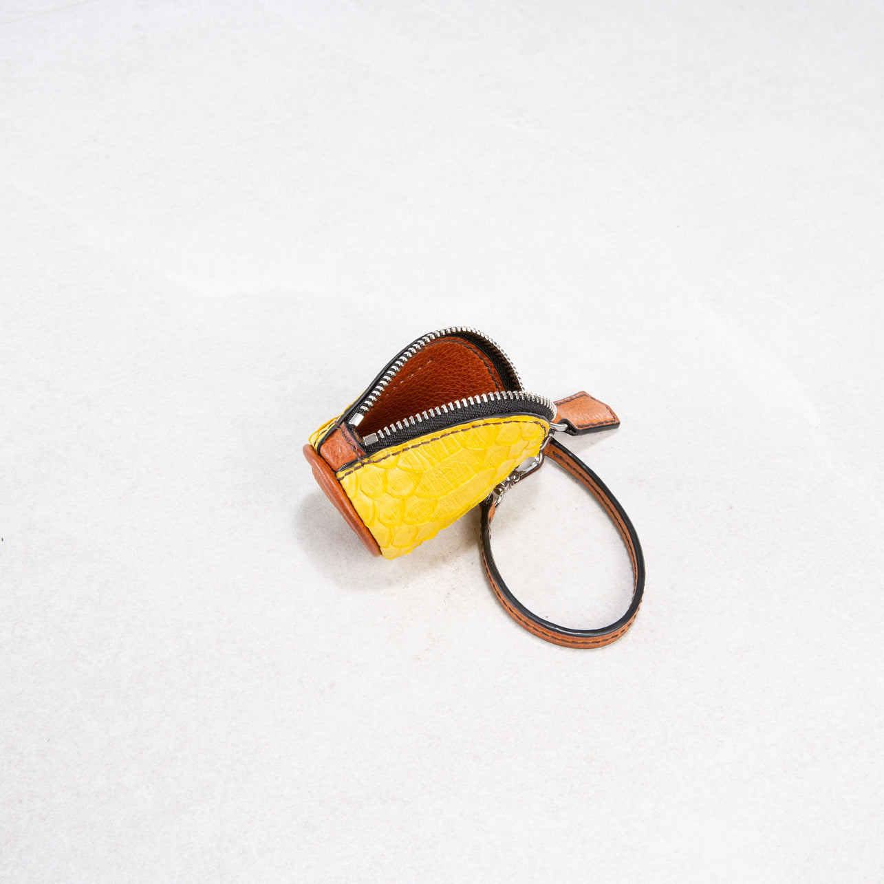 Pelle (small)