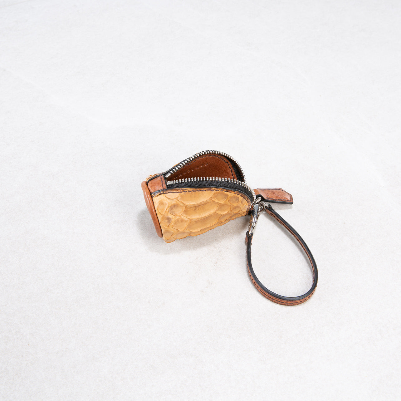 Pelle (small)