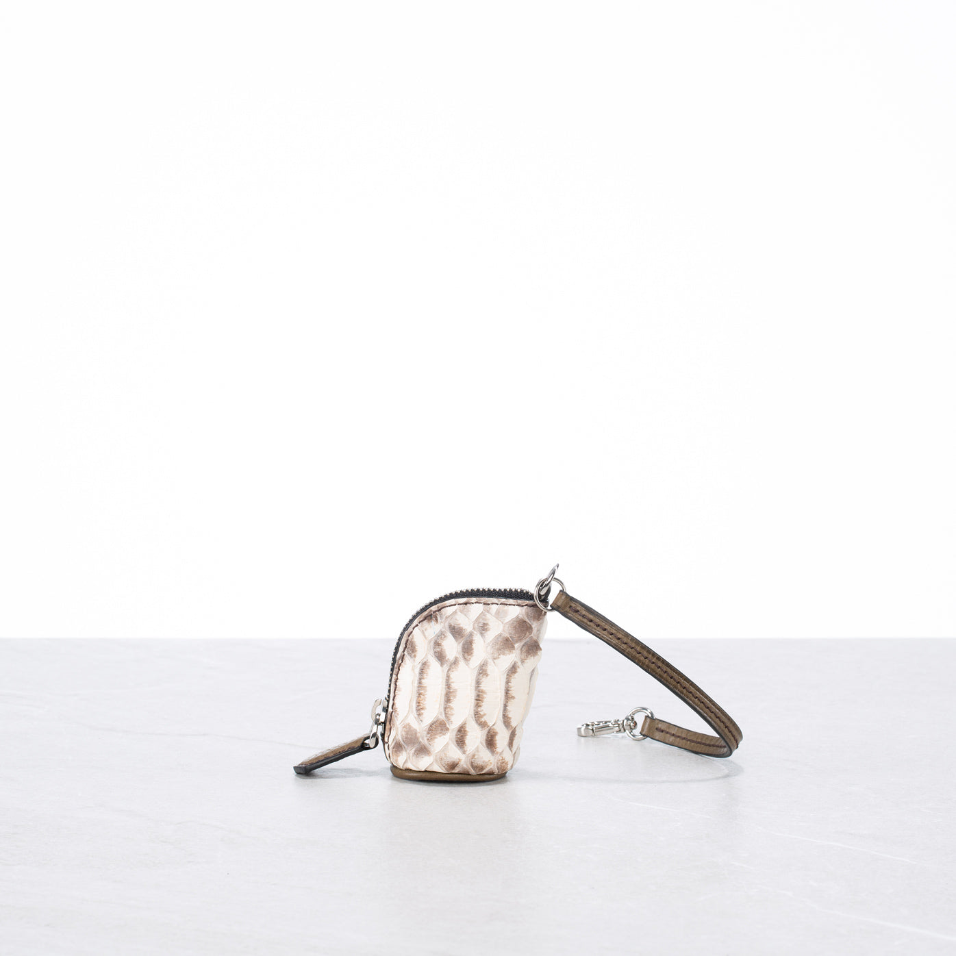 Pelle (small)