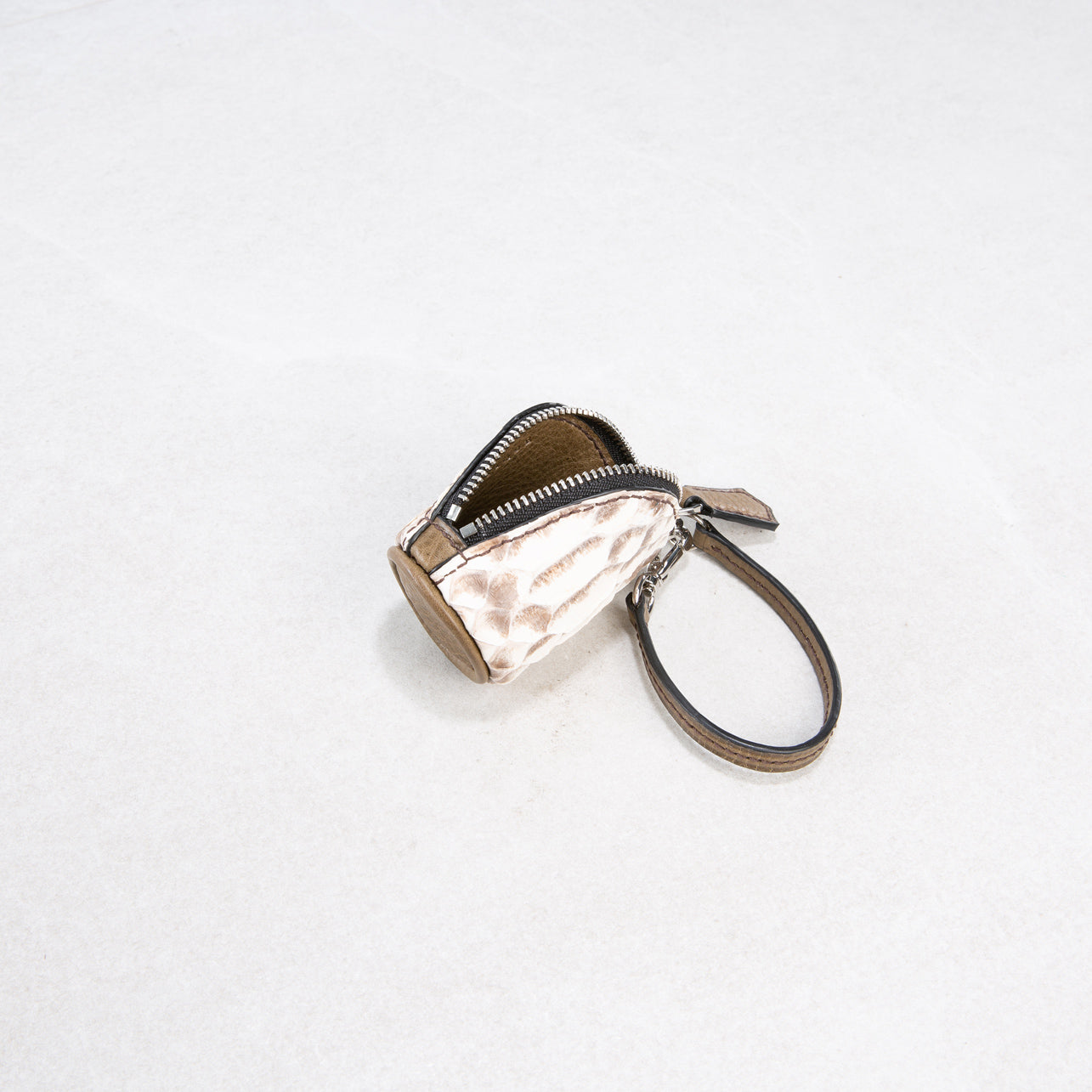 Pelle (small)