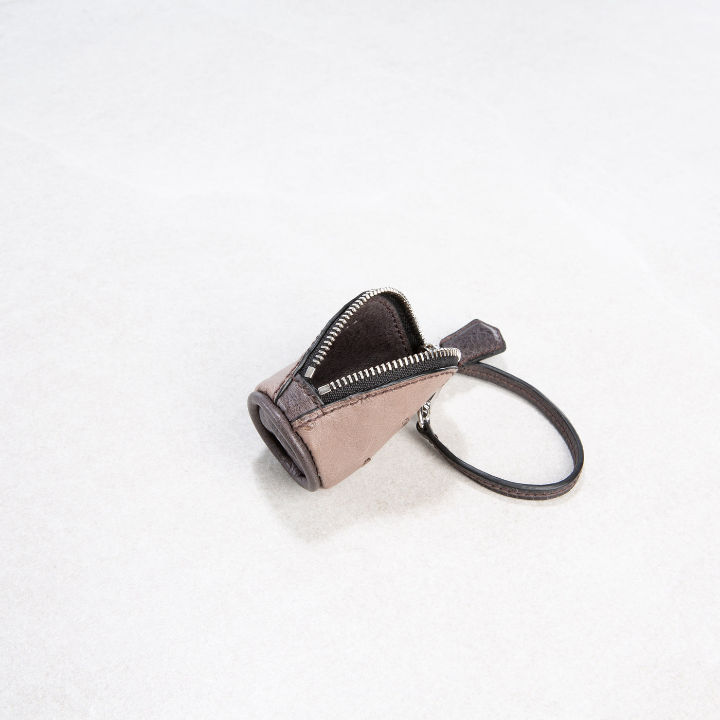 Pelle (small)