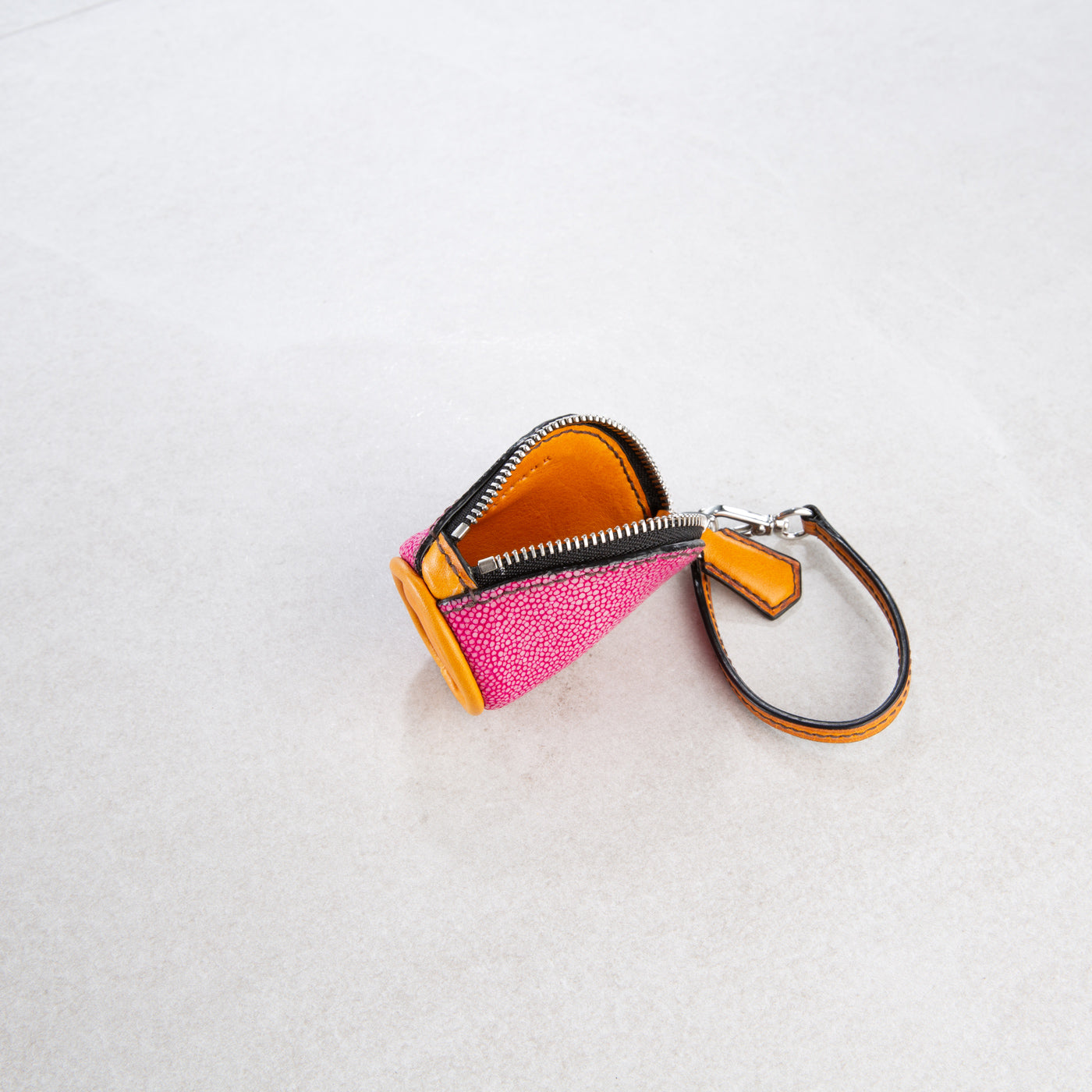 Pelle (small)