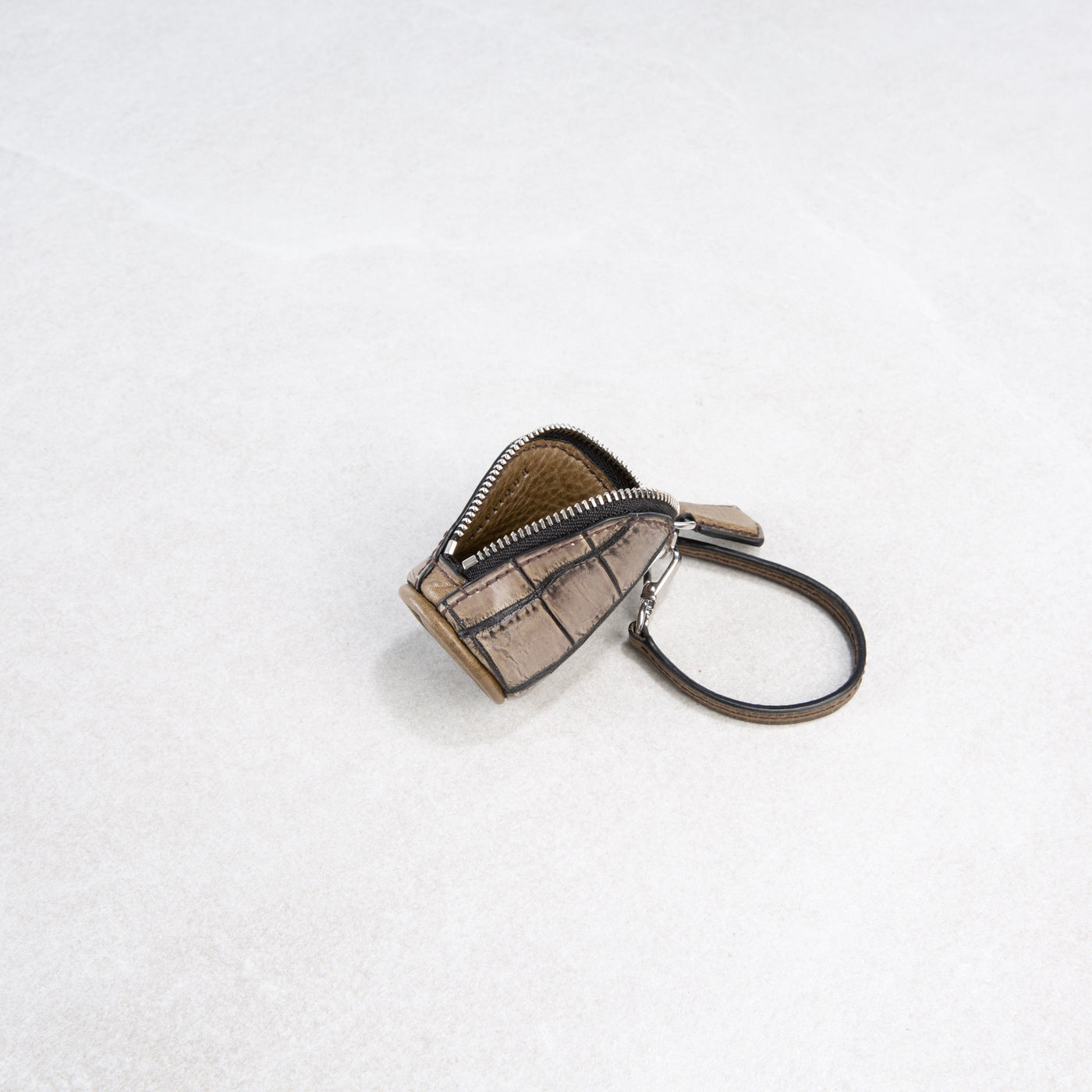 Pelle (small)