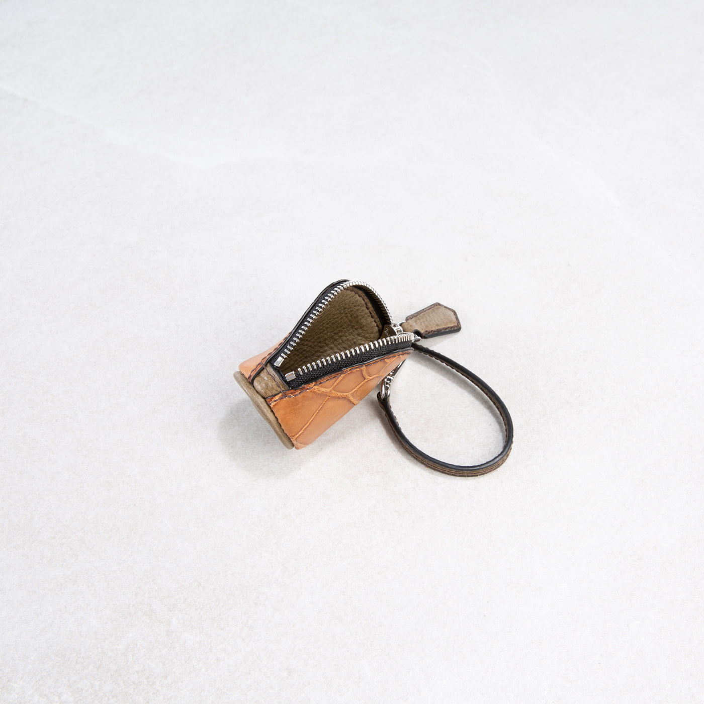 Pelle (small)